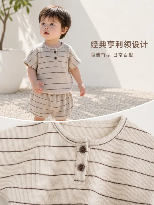 AI 生成的服装领口与材质卖点详情图示例